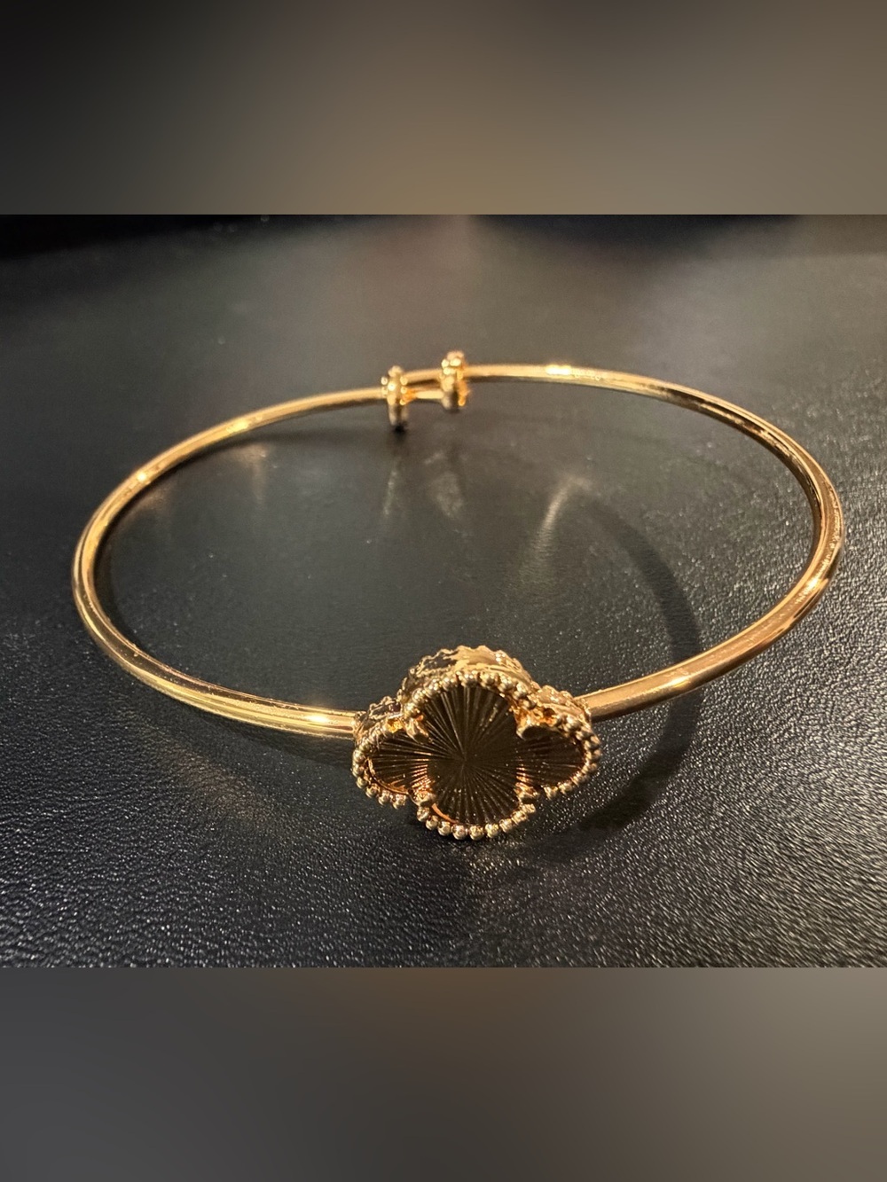 New Gold Clover-Style Bangle Bracelet - Elegant Women's Jewelry